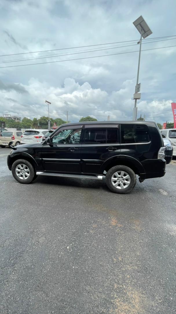 Mitsubishi Pajero 3.8L 2014 - Interior